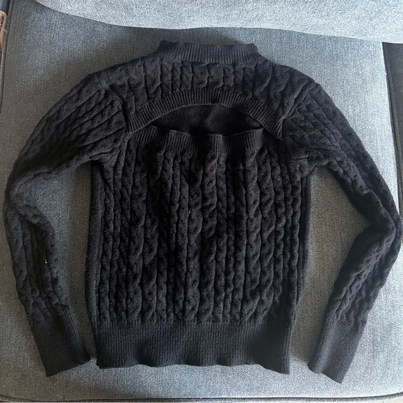 Cropped black sweater, super soft with a keyhole for the chest size large - Picture 1 of 4